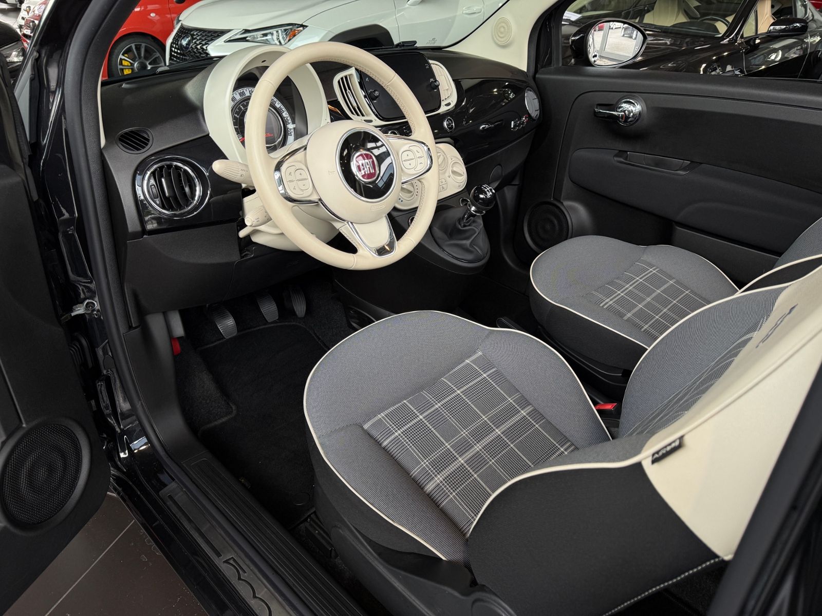 Fahrzeugabbildung Fiat 500C Lounge NAVI PDC ALU