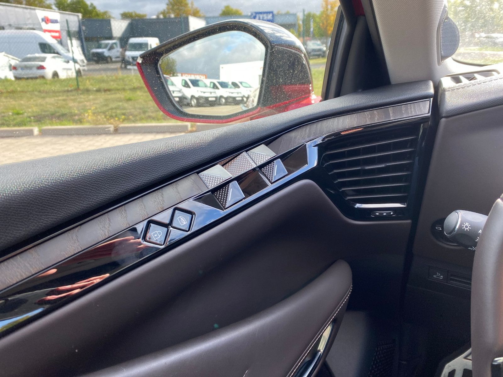 Fahrzeugabbildung DS Automobiles DS4 PT130 Autom. OPERA *Schiebedach*Leder*360°Ca