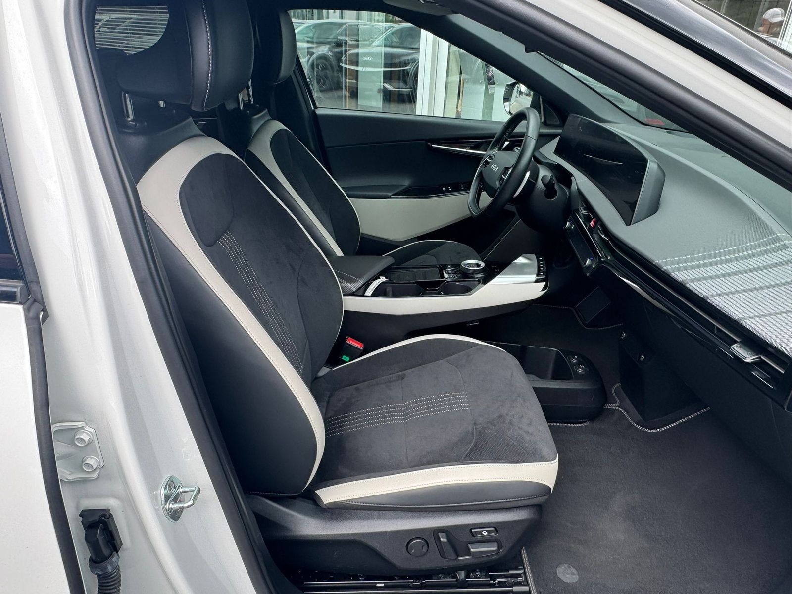 Fahrzeugabbildung Kia EV6 GT-Line 4WD WERKSGA+PANO+MEMO+HEAD+ACC+360°