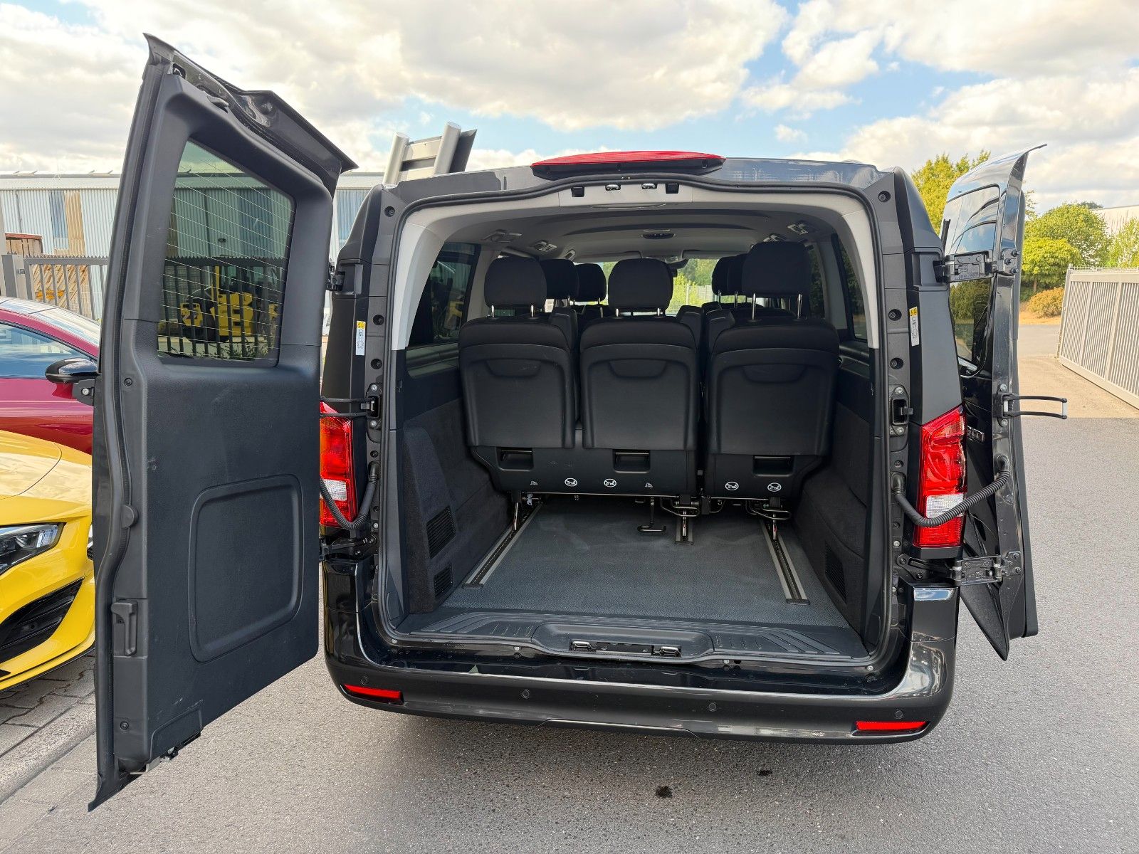 Fahrzeugabbildung Mercedes-Benz Vito 116 CDI 9G Tourer Extral DISTRONIC Stdh AHK