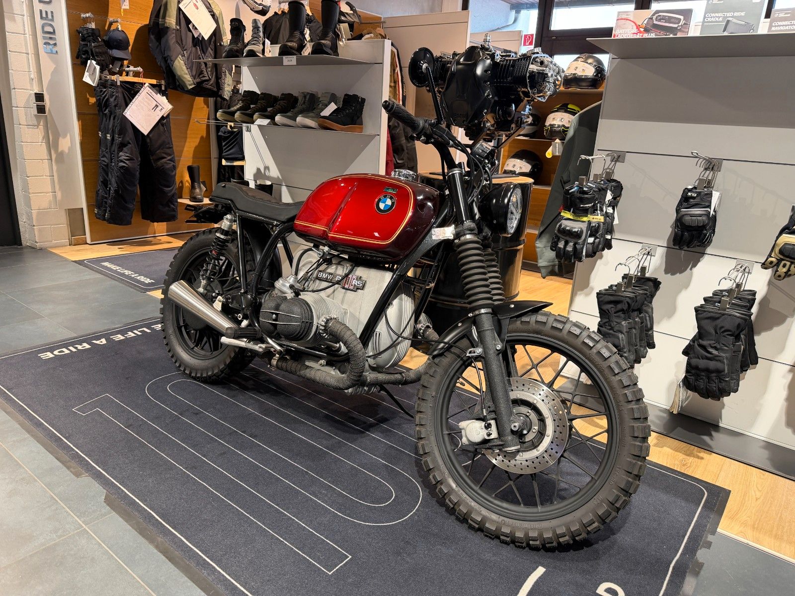 Fahrzeugabbildung BMW R 100 vollständig revidiert!