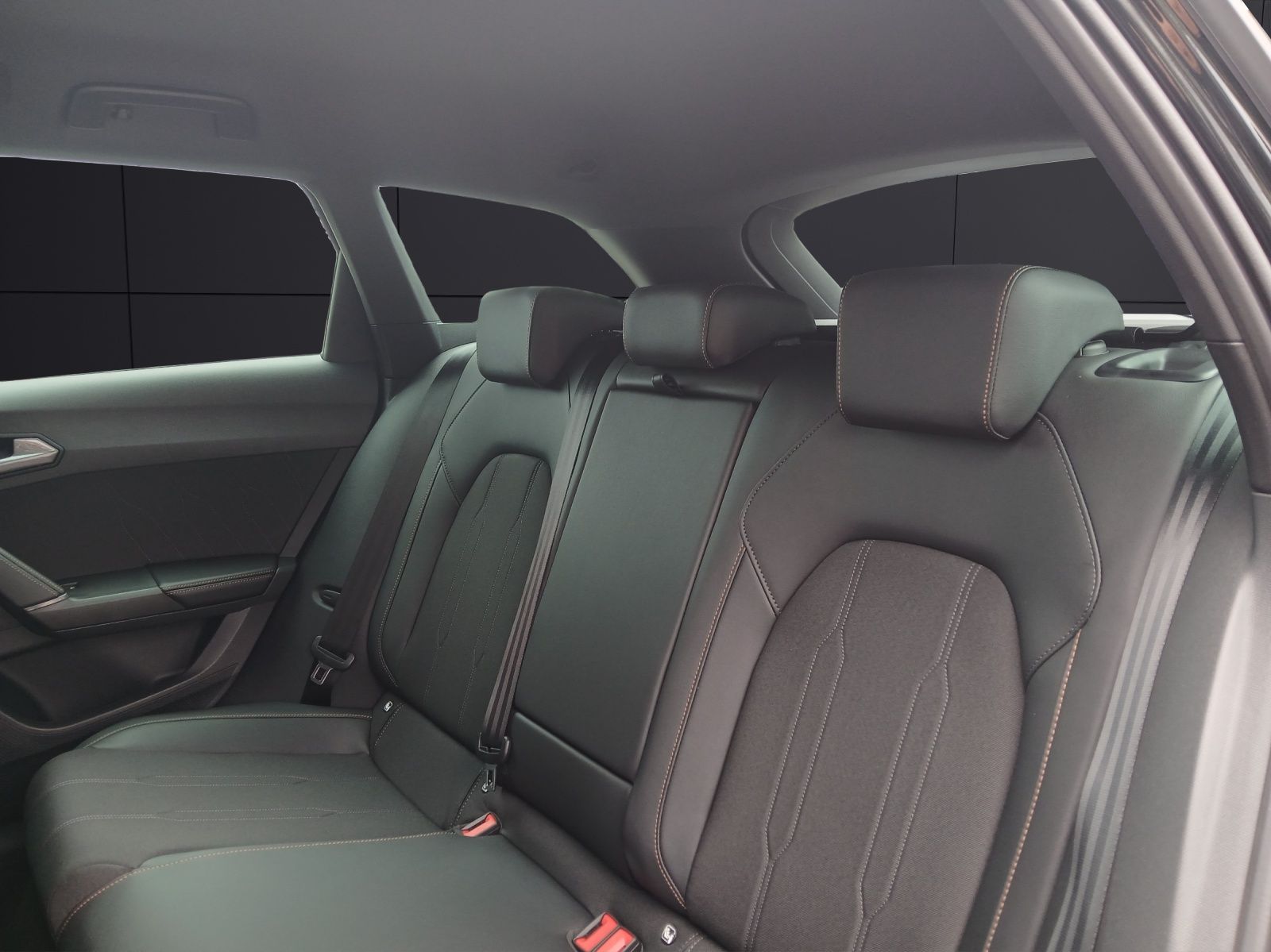 Fahrzeugabbildung CUPRA Leon Sportstourer 1.5 eTSI AHK Matrix
