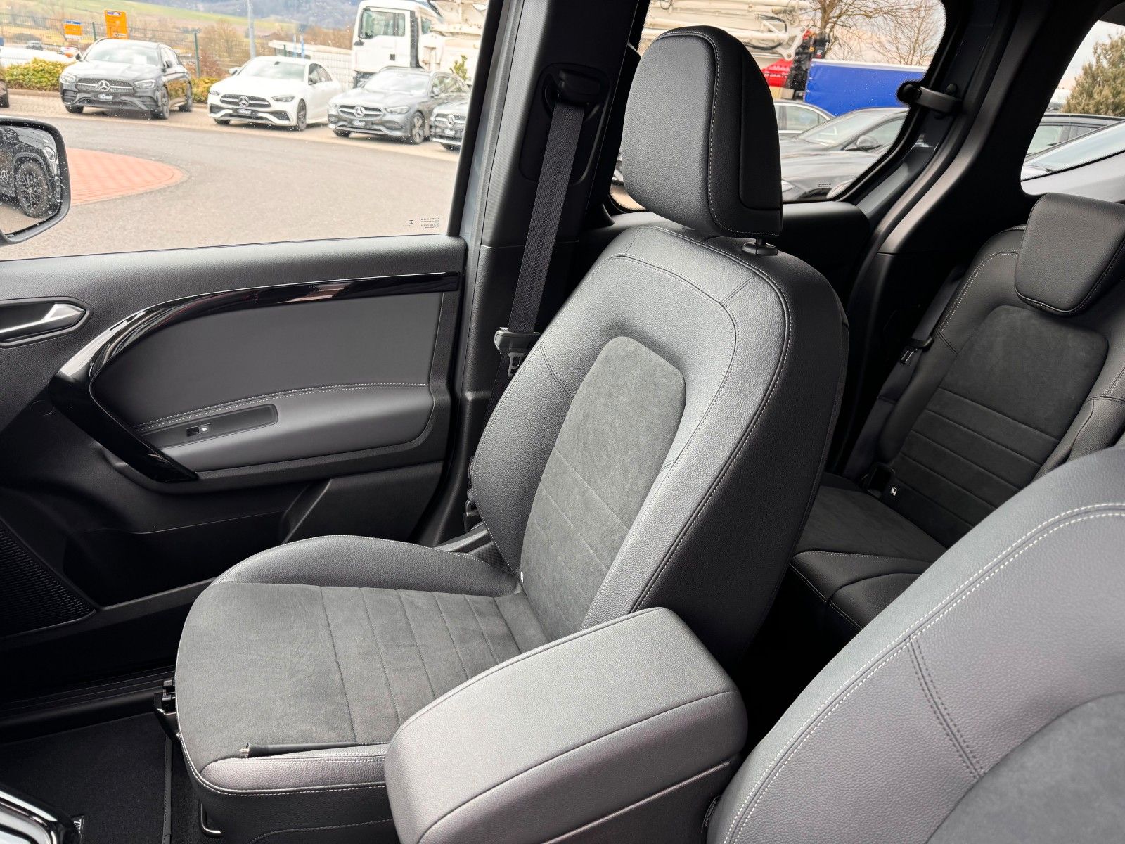 Fahrzeugabbildung Mercedes-Benz T 180 Style LED Kamera KEYLESS MBUX SHZ
