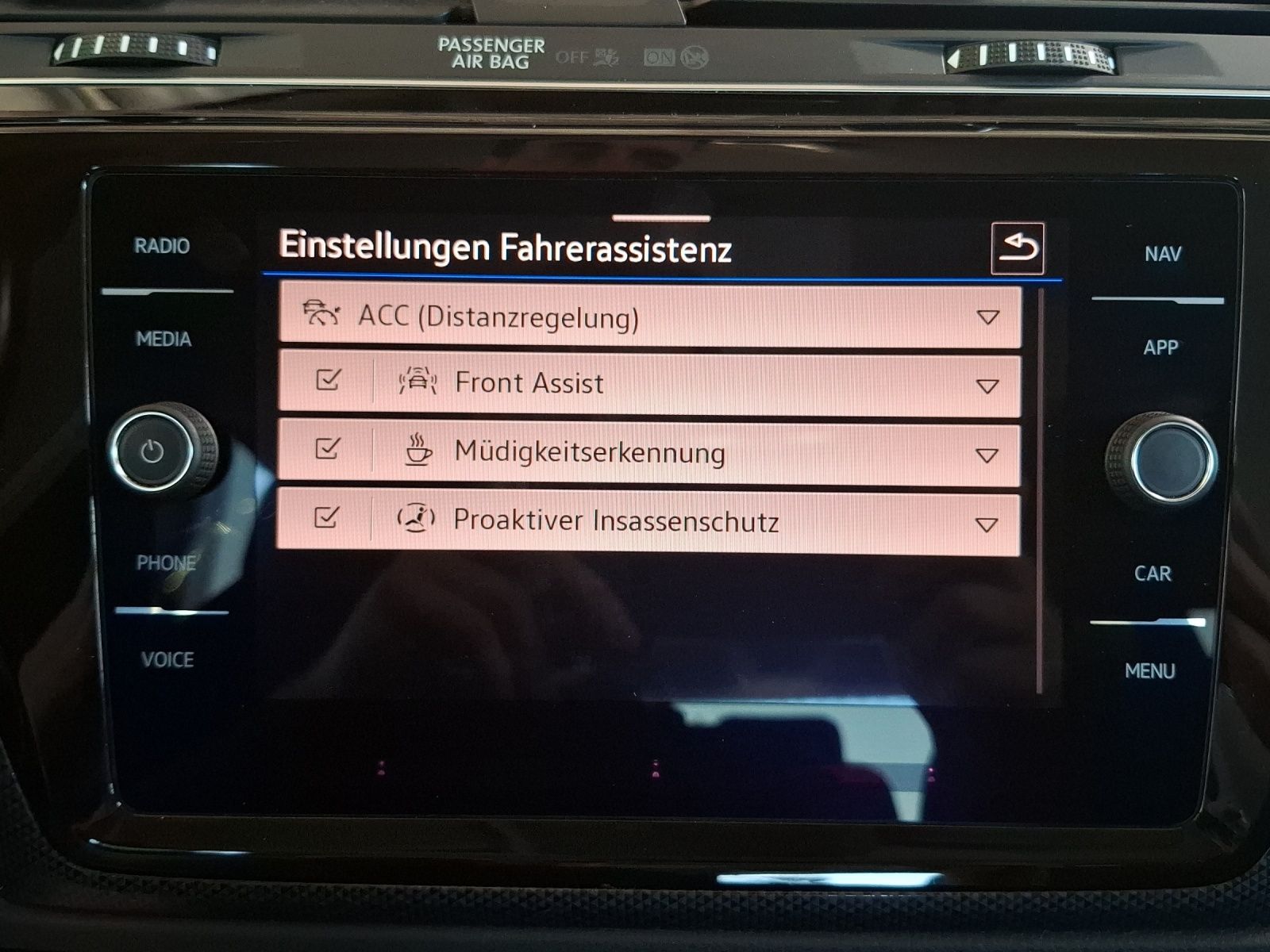 Fahrzeugabbildung Volkswagen Touran TSI United DSG LED Navi ACC SHZ APP PDC