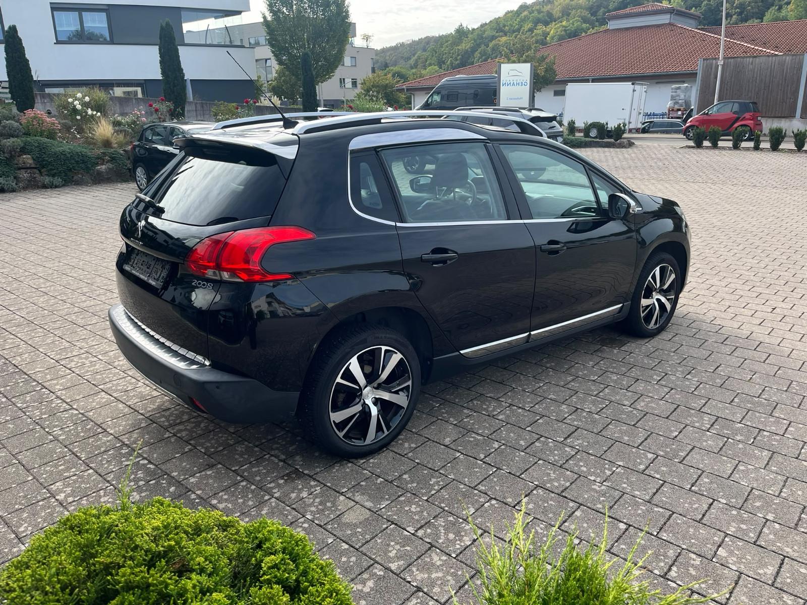 Peugeot 2008 Allure + NAVI + PANORAMA + TÜV 04/27