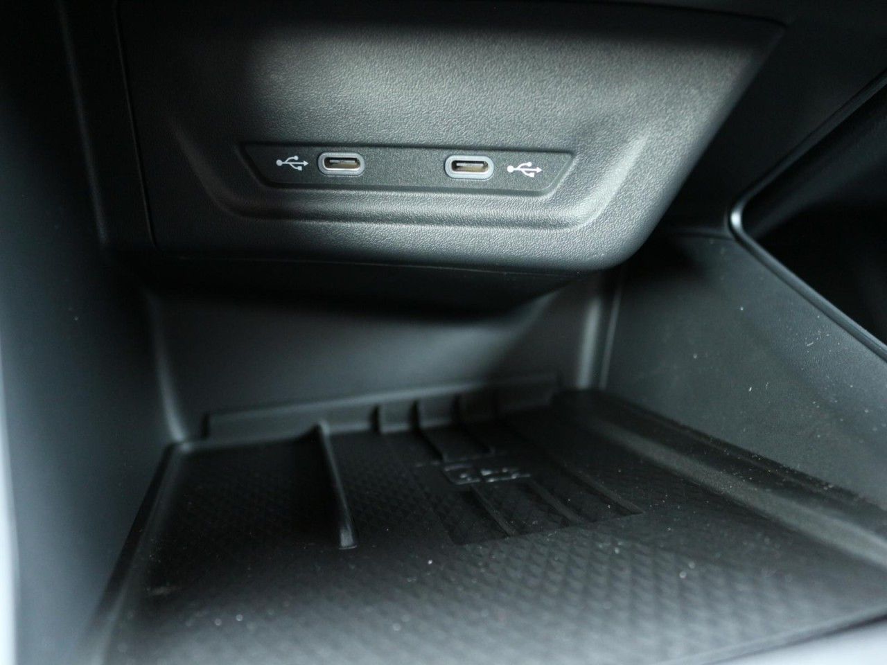 Fahrzeugabbildung CUPRA Terramar 1.5 eTSI PS DSG