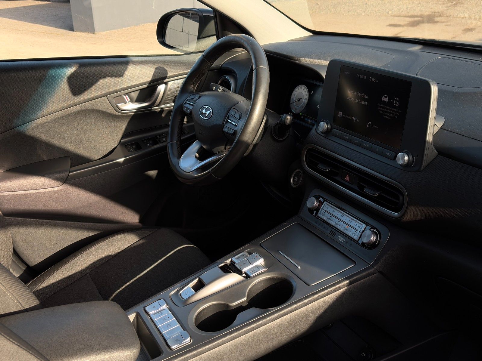 Fahrzeugabbildung Hyundai KONA E Select ACC PDC LFA LKA SHZ LHZ CarPlay