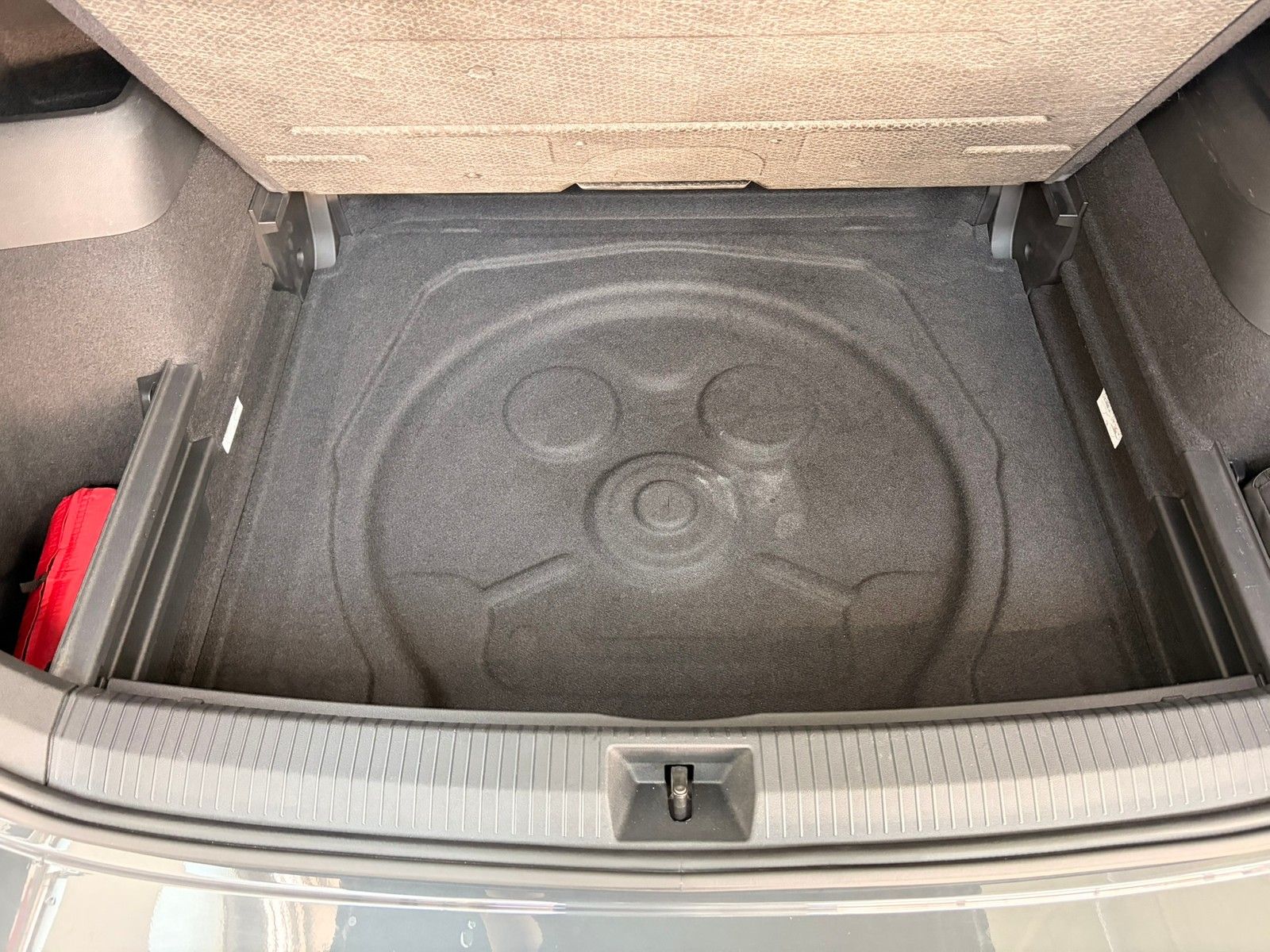 Fahrzeugabbildung Volkswagen Tiguan R-Line 2.0 TDI DSG +Kamera+Navi+ACC + LED