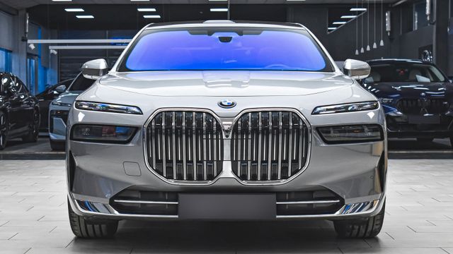 BMW 750e xDrive Plug-in Hybrid Sportautomatic