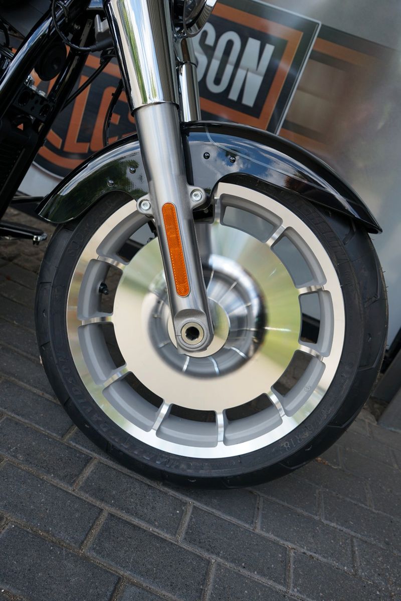 Fahrzeugabbildung Harley-Davidson Fat Boy 117 2025 Vivid Black Sofort Verfügbar