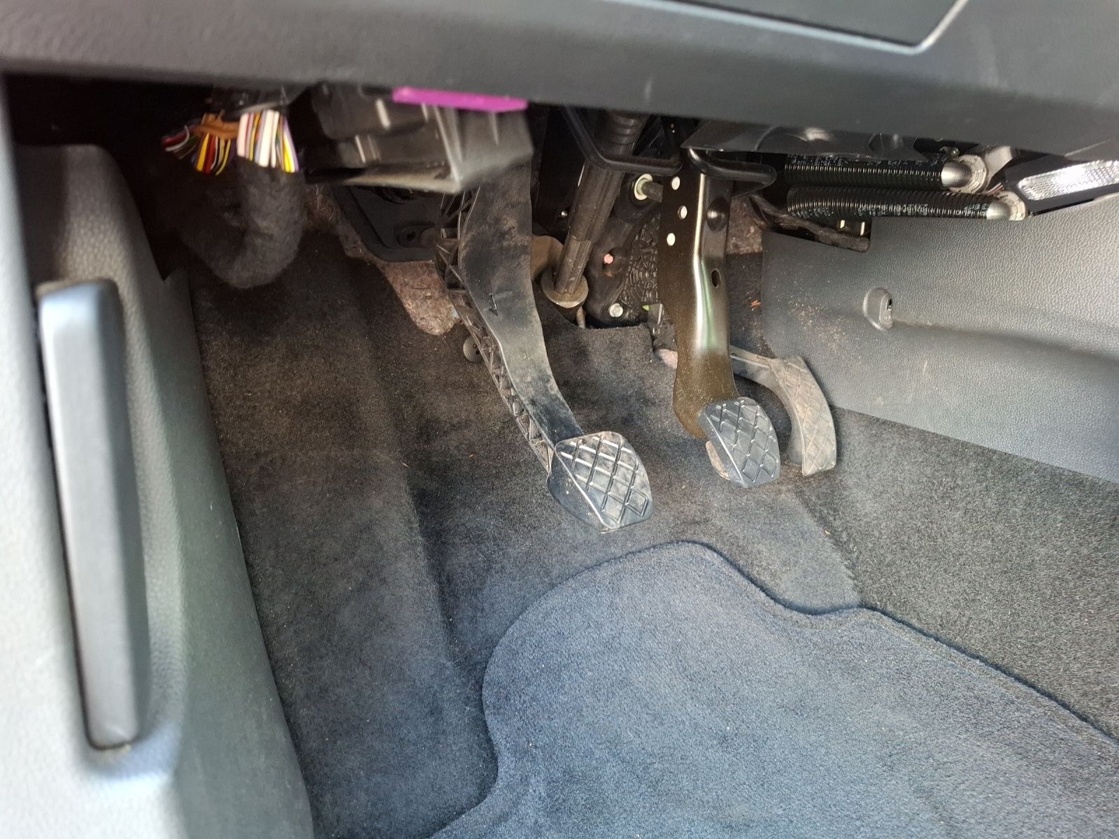 Fahrzeugabbildung SEAT Arona TSI FR-Line Beats LED AHK Navi GRA RFK SH