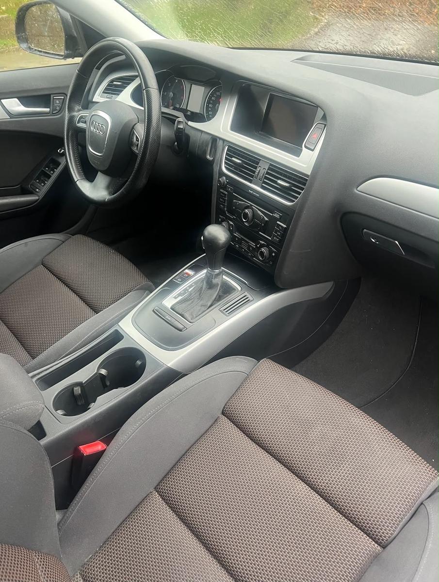 Audi  2011 — photo 8