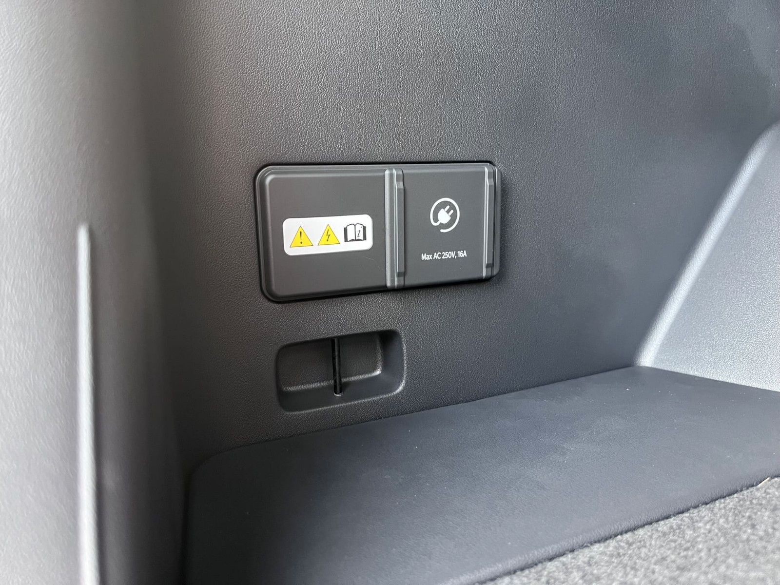 Fahrzeugabbildung Kia EV5 Kamera Totwinkel Ambiente LED Sound uvm.