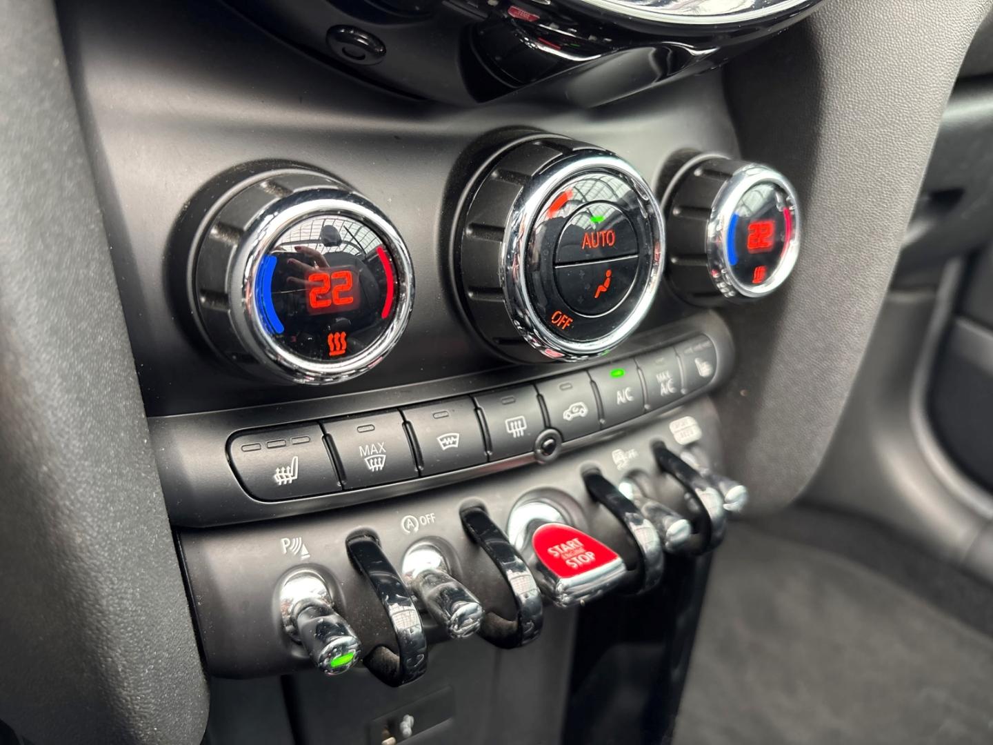 MINI Cooper S Cabrio JCW Trim Navi HeadUp HK DAB LED