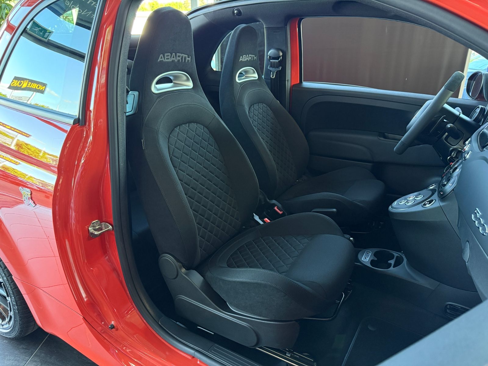 Fahrzeugabbildung Abarth 695C Aut. CarPlay ALU
