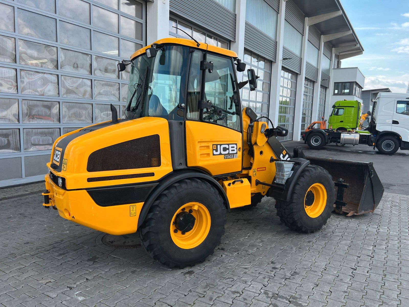 Fahrzeugabbildung JCB 407 SV / nur 268h! / Klappschaufel & Gabel