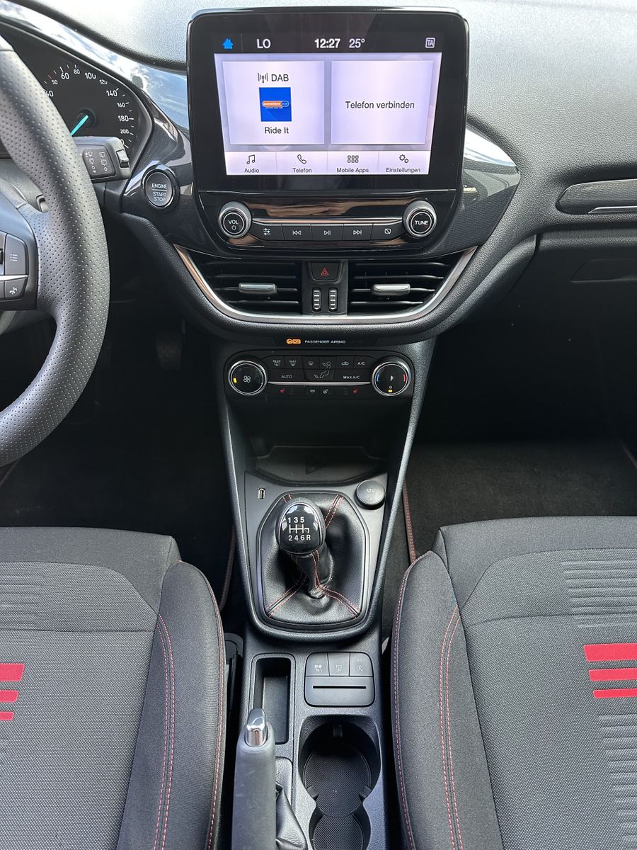 Fahrzeugabbildung Ford Fiesta 1.0 EcoBoost ST-Line NAV+LED+CARPLAY+DAB