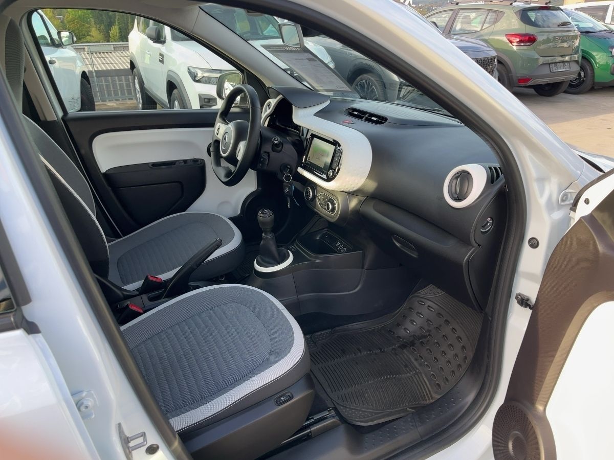 Fahrzeugabbildung Renault Twingo EQUILIBRE SCe 65 SHZ Kamera Navi - mit KI generiert/bearbeitet