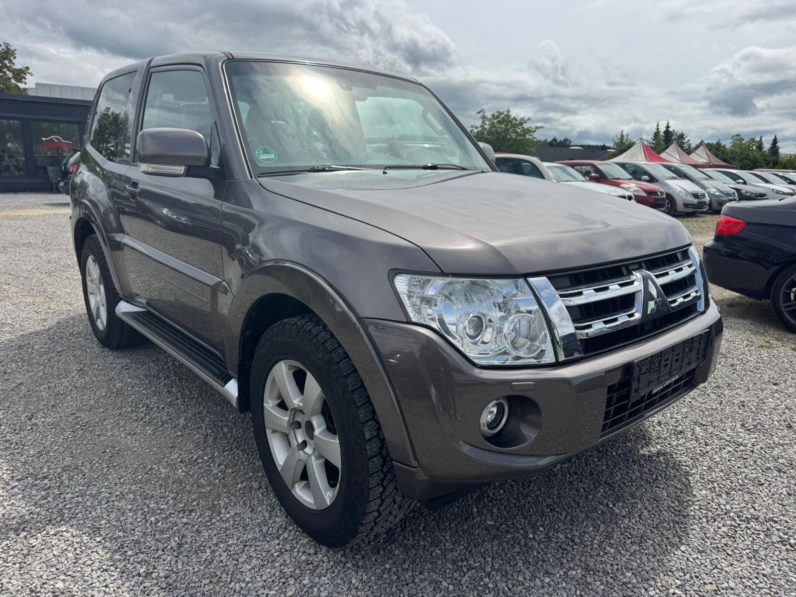Mitsubishi Pajero 3.2 DI-D Intense * Automatik*