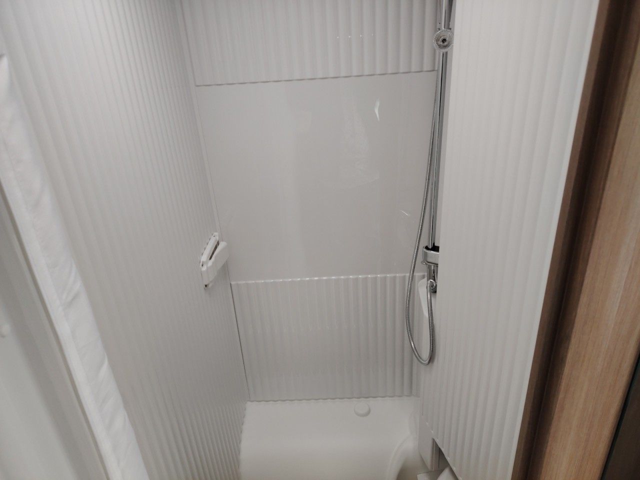 Fahrzeugabbildung Carado V337 PRO+ Automatik Markise Klima Fenster el.