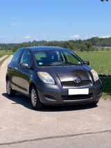 Toyota Yaris mit TÜV  / Guter Zustand /8-Fach-Bereifung - Gute Kleinwagen gebraucht
