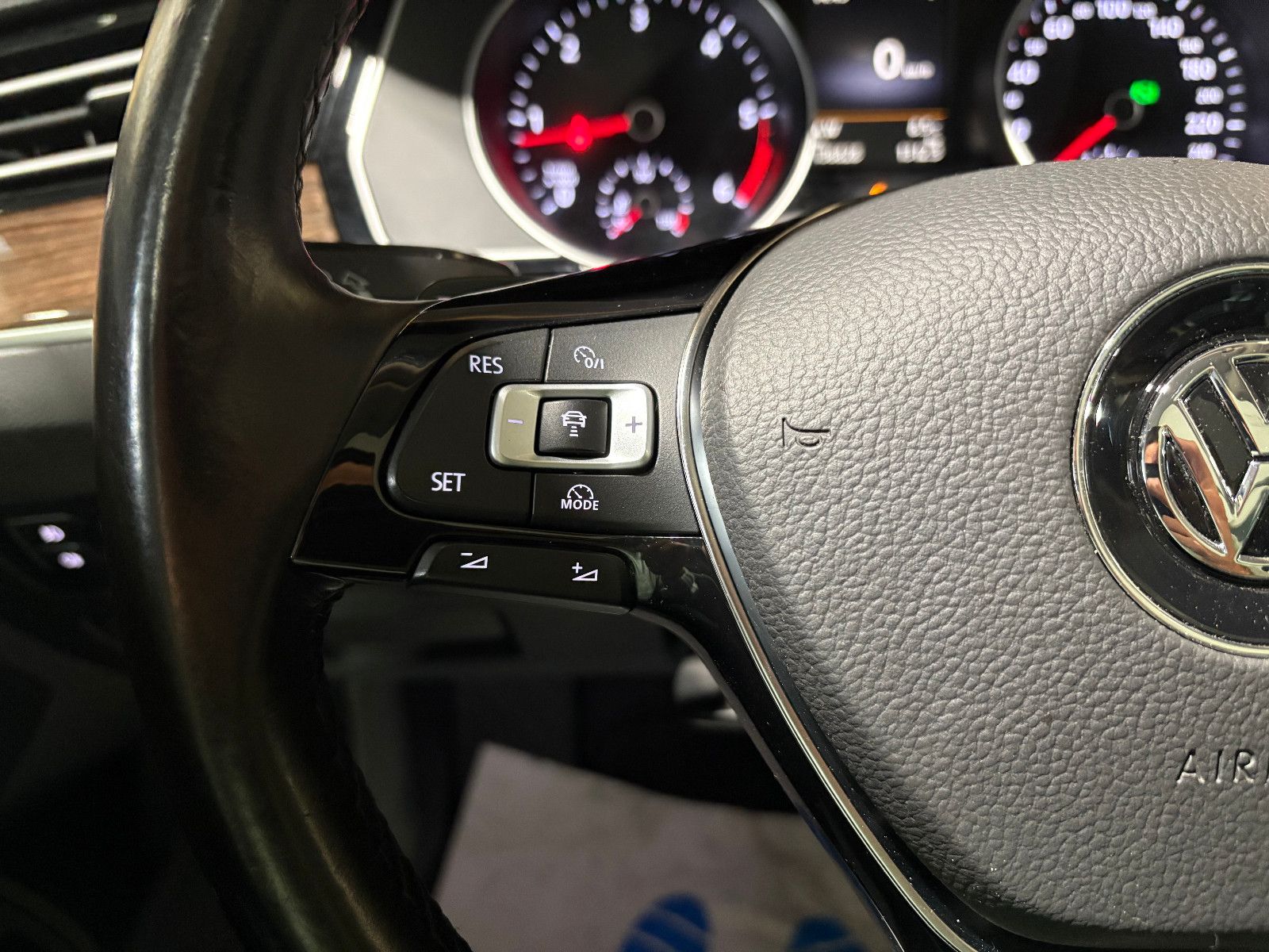 Fahrzeugabbildung Volkswagen Passat Variant Highline BMT/KAMERA/NAVI/SHZ/ACC/