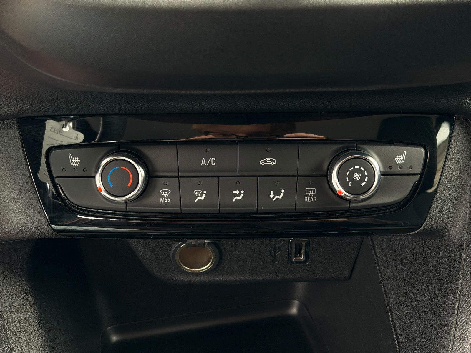 Fahrzeugabbildung Opel Corsa F 1.2 DIT S&S Elegance Autom PDC CarPlay