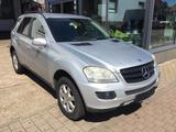 Mercedes-Benz ML 320 CDI mit AHK - Mercedes-Benz ML 320 aus 2007