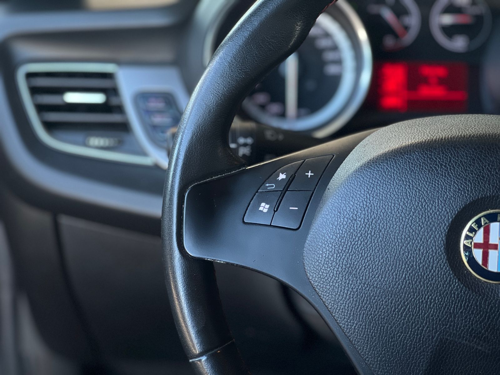 Fahrzeugabbildung Alfa Romeo Giulietta Veloce Klima Alu XENON