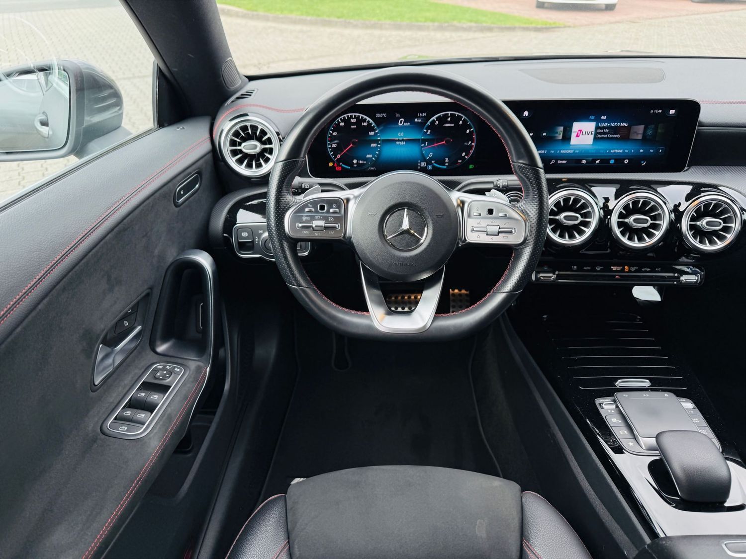 Fahrzeugabbildung Mercedes-Benz CLA 200 Shooting Brake AMG, Comand, LED, Easy Pa