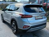 Hyundai Santa Fe Premium 4WD/VOLLAUSSTATTUNG/NAVI/ACC - Hyundai SANTA FE mit Diesel-Antrieb: Automatik
