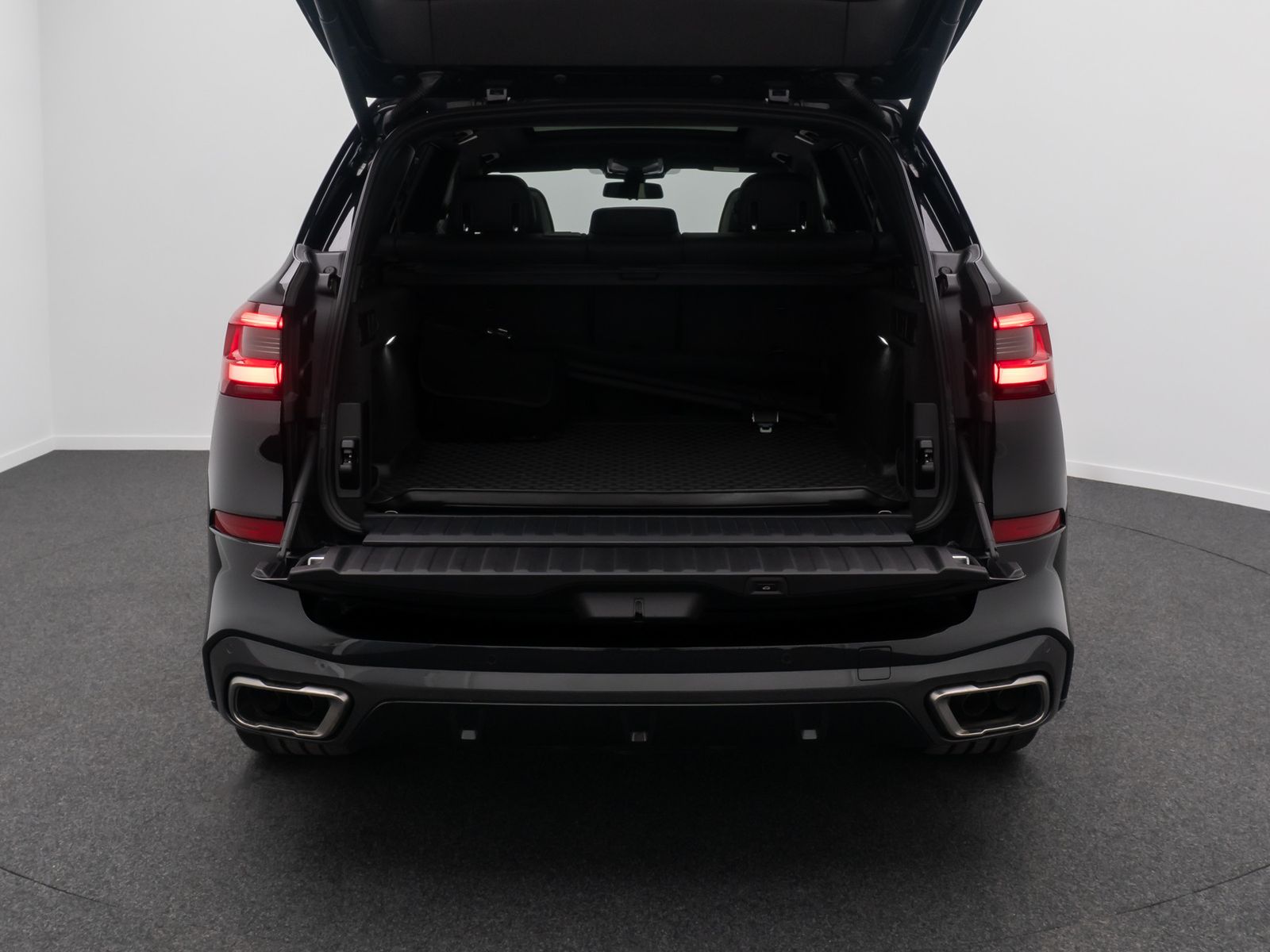 Fahrzeugabbildung BMW X5 M50i 360&deg; HUD Laser SoftCl DispKey Panorama