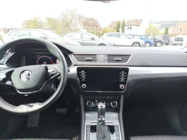 Fahrzeugabbildung SKODA Superb Combi Ambition iVTS115/1.4A6F, Navi