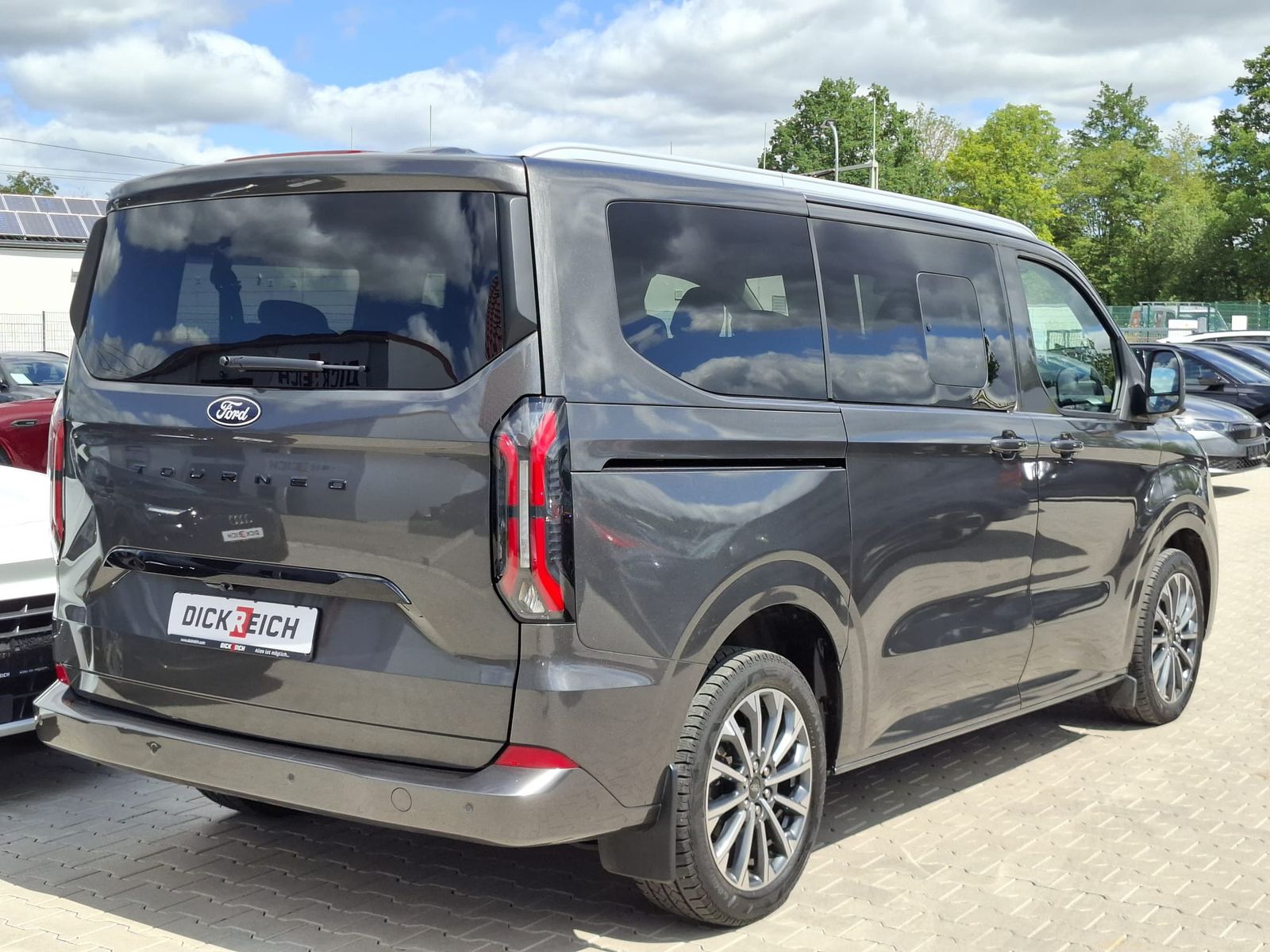 Fahrzeugabbildung Ford Tourneo Custom L1 Titanium X MATRIX*STANDH.*AHK