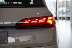 AUDI SQ7 TFSI | Pano | Carbon | HuD | B&O | Nardograu AUDI SQ7 TFSI | Pano | Carbon | HuD | B&O | Nardograu