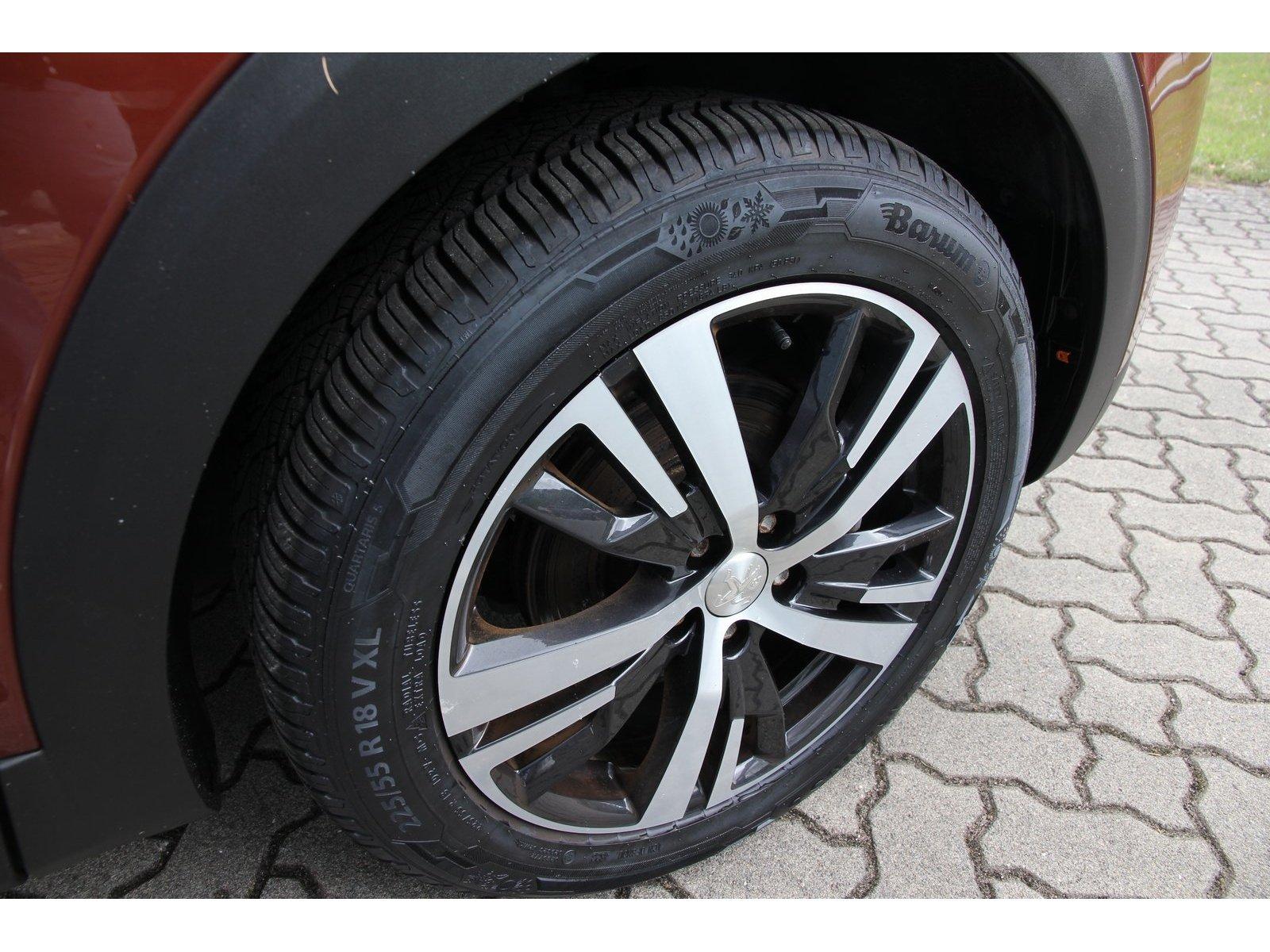 Peugeot 3008 Allure PT 130 Pano Carplay Navi Klima SHZ