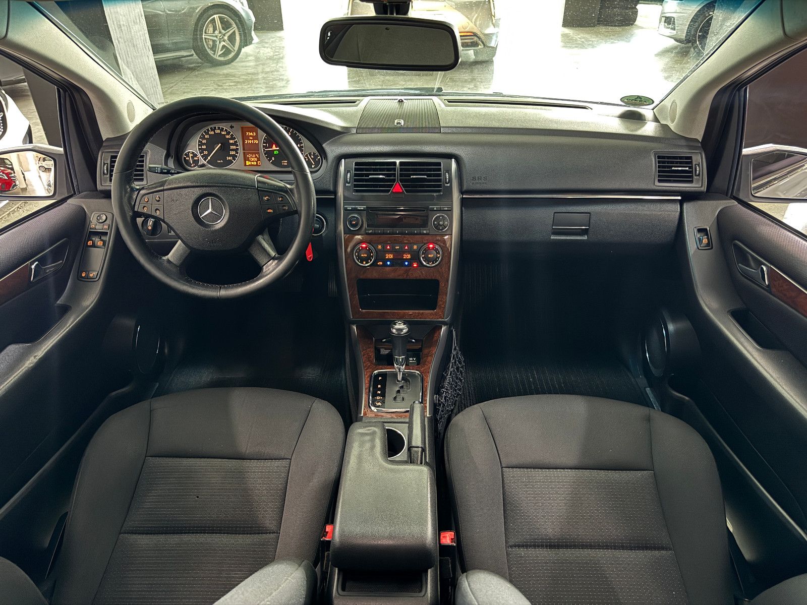 Fahrzeugabbildung Mercedes-Benz B 180 CDI AUTOMATIK TEMPOMAT KLIMA PANORAMA