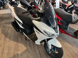 Aprilia SXR 50 Weiss Gebraucht nur 1147 Km gelaufen. - Offers