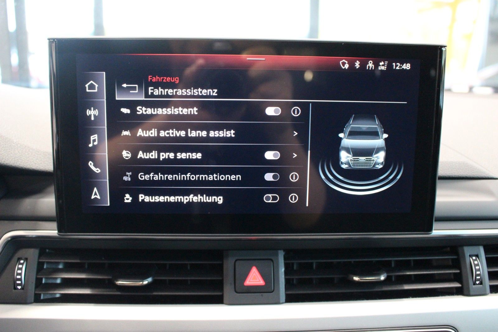 Fahrzeugabbildung Audi A4 40 TDI S tronic  Avant*Kamera*Navi*Ambiente.