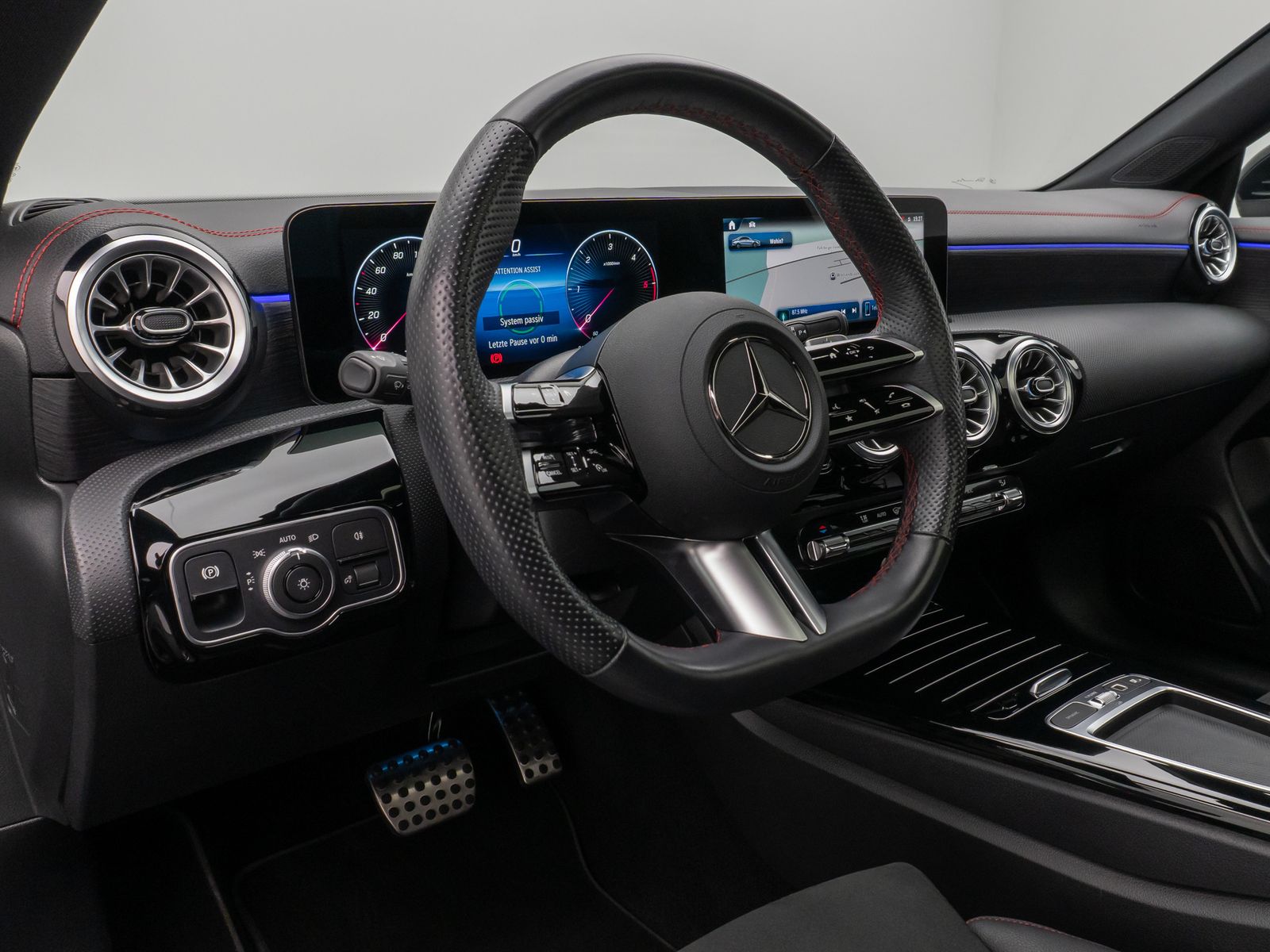 Fahrzeugabbildung Mercedes-Benz CLA 200d AMG Line Panorama 360°Lenkrhzg Komfort