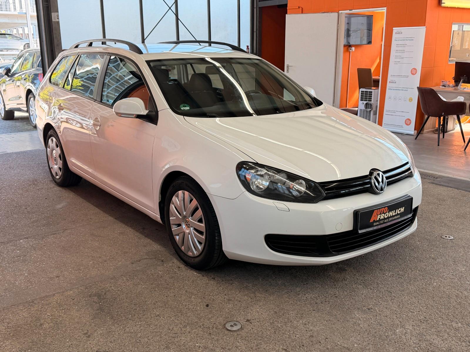 Volkswagen Golf 2011 — interior