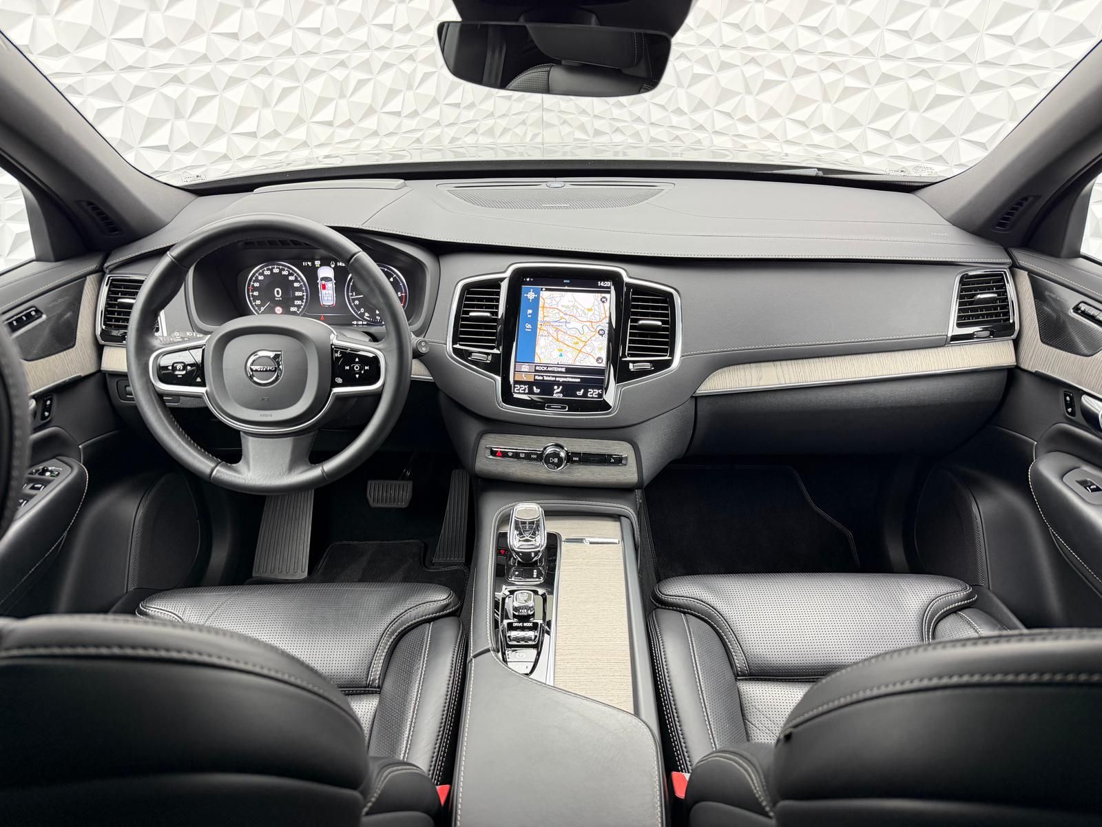 Fahrzeugabbildung Volvo XC90 B5PLUS 7-SITZE/AWD/PANO/H&K/ACC/360°/AHK/CA