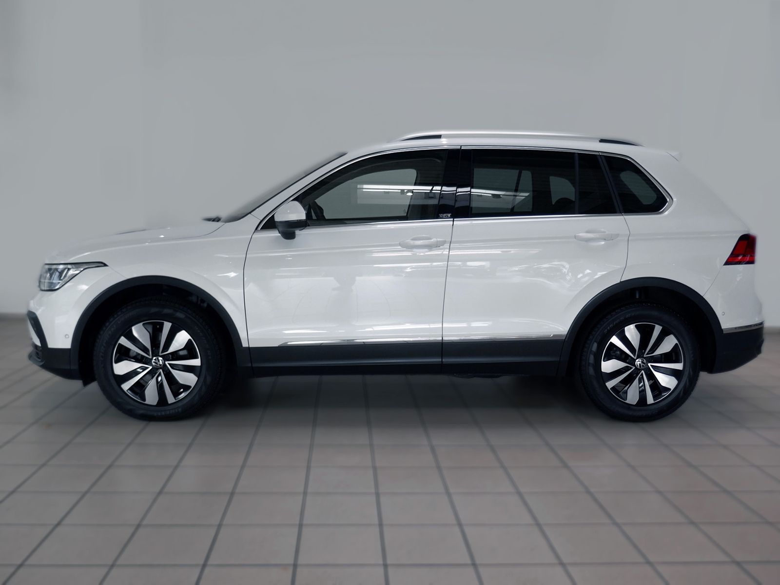 Fahrzeugabbildung Volkswagen Tiguan MOVE 2.0 TDI DSG | LED RFK ACC Navi