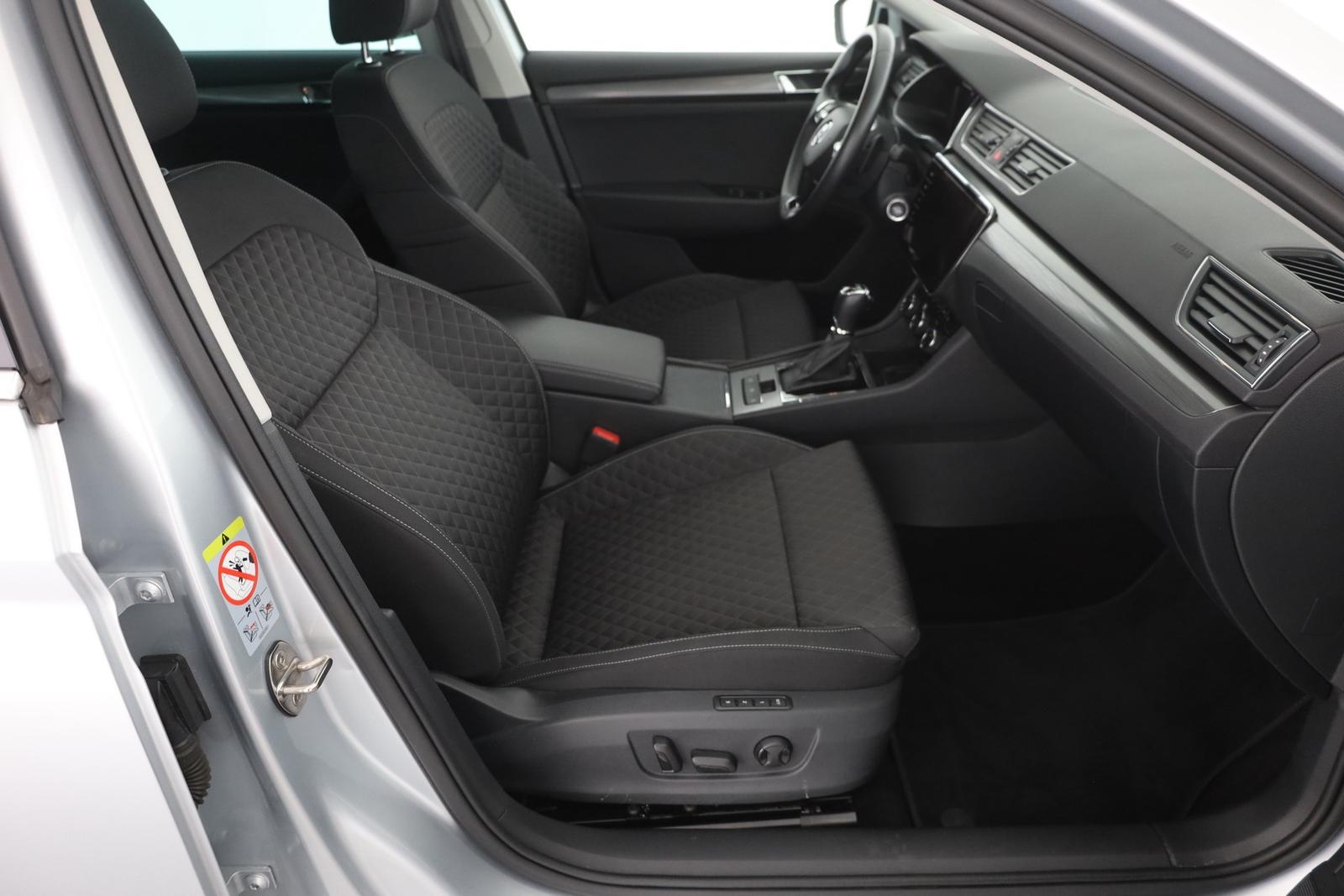 Skoda Superb Combi 2.0 TDI DSG Standheizung ACC 360°