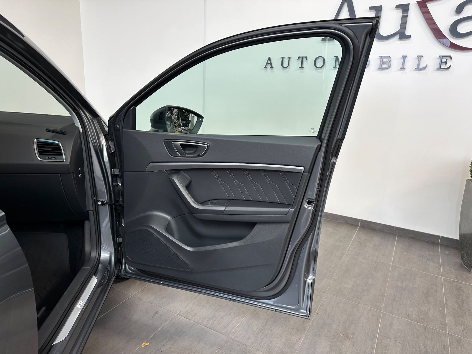 Fahrzeugabbildung SEAT Ateca FR 4Drive 2.0 TSI DSG NAV+LED+KAM+ACC