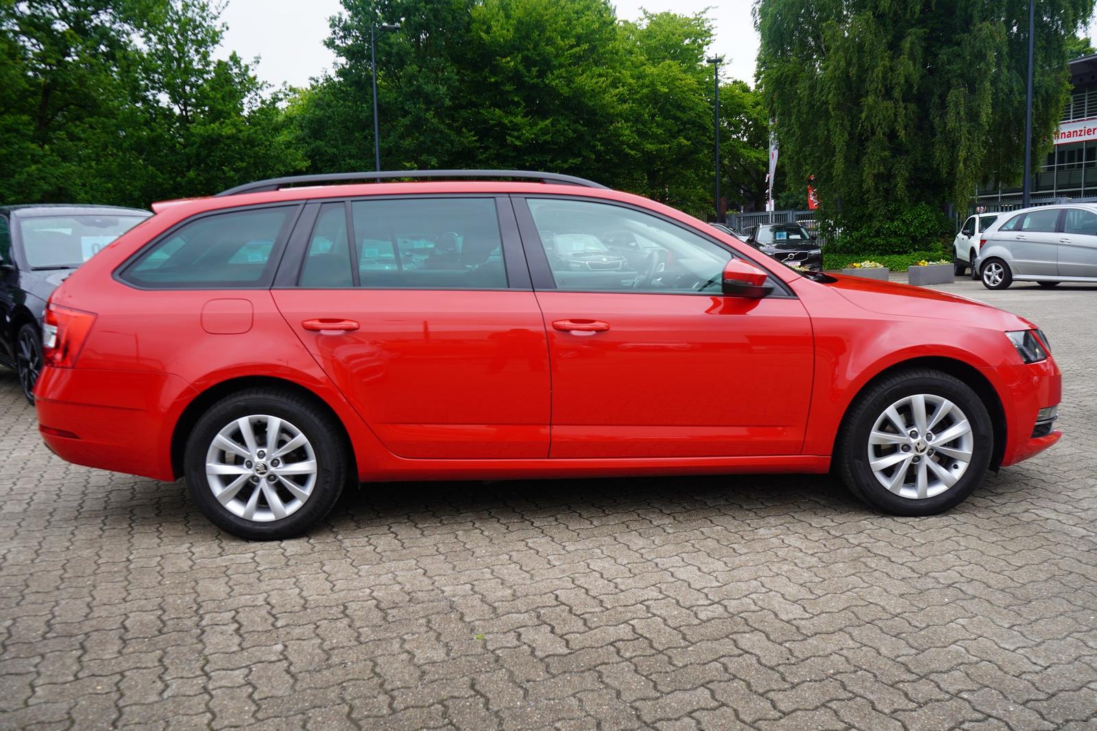 Skoda Octavia 1.6 TDI Style Navi Sitzheizung Klimaaut.