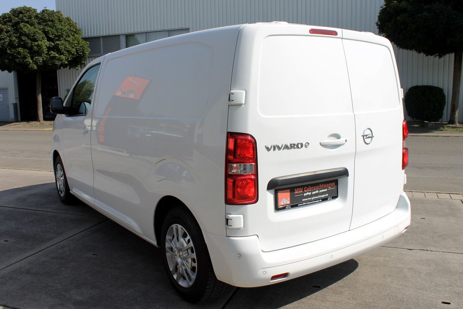 Fahrzeugabbildung Opel Vivaro-e Kasten M 75kWh Elegance 360° PDC TEMP