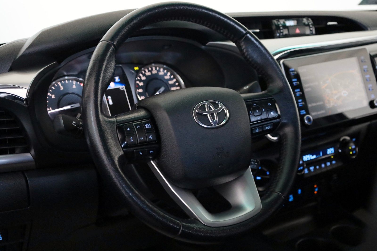 Fahrzeugabbildung Toyota Hilux Executive 2.8D-4D 4x4,Navi,Kamera,ACC,AHK