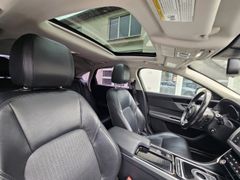 Fahrzeugabbildung XF AWD Automatik