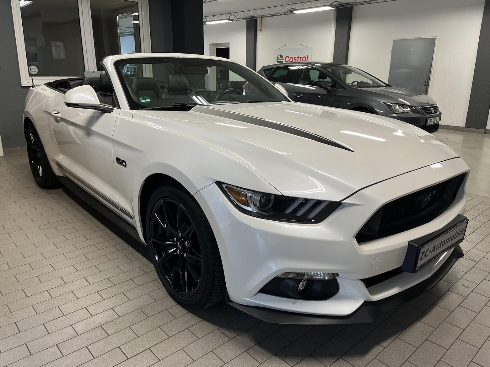 Ford Mustang GT Convertible - 13.200 Km